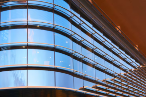 Choosing the Right Glass Contractor for Installation and Custom Glass Projects